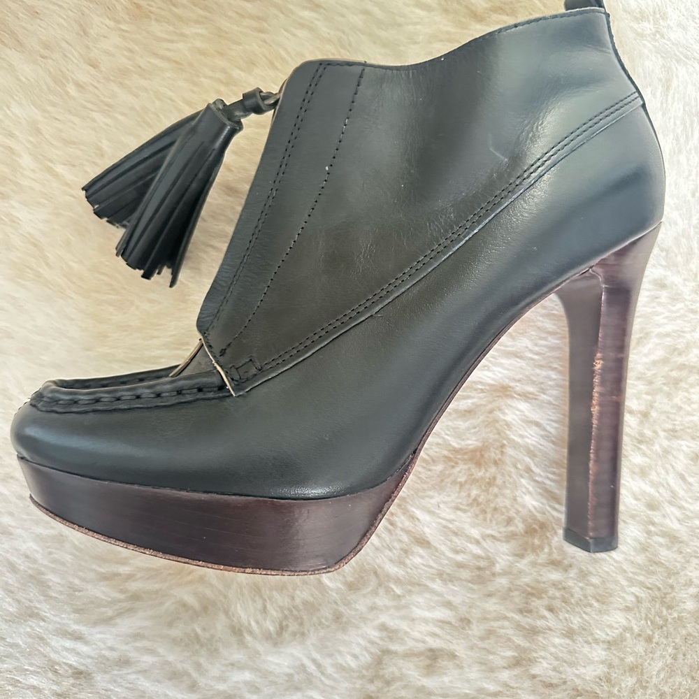 COACH Cary Tassel Booties in Black size 8B
Vintage like!!! - Picture 2 of 11